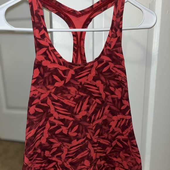 Lululemon racer back tank top cropped 
Size 6 - Picture 2 of 3